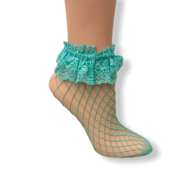 Accessories - ❣️3/$15❣️ Large Fishnet Mesh Ankle Sock With Lace